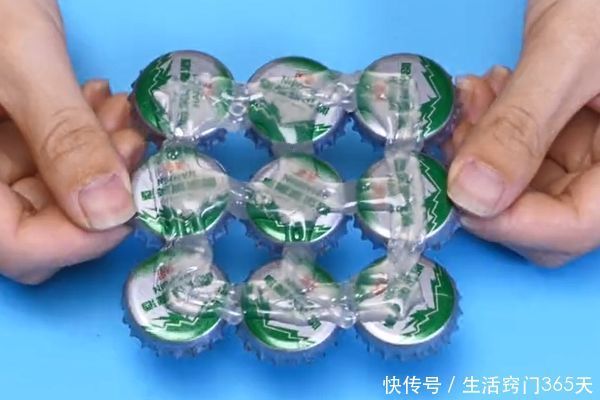 啤酒瓶盖变废为宝|在木棍上钉2个啤酒瓶盖,没想到还有这个妙用,学会受用一生!