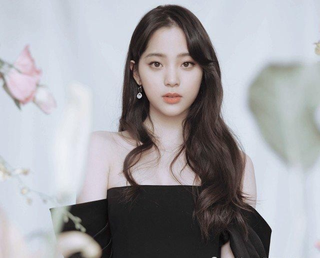 何炅吃力不讨好的帮她,她转头就向导演示好何老师的真心不值钱