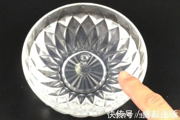 把白醋倒进白糖里，真是太厉害了，解决了家家户户的大烦恼！