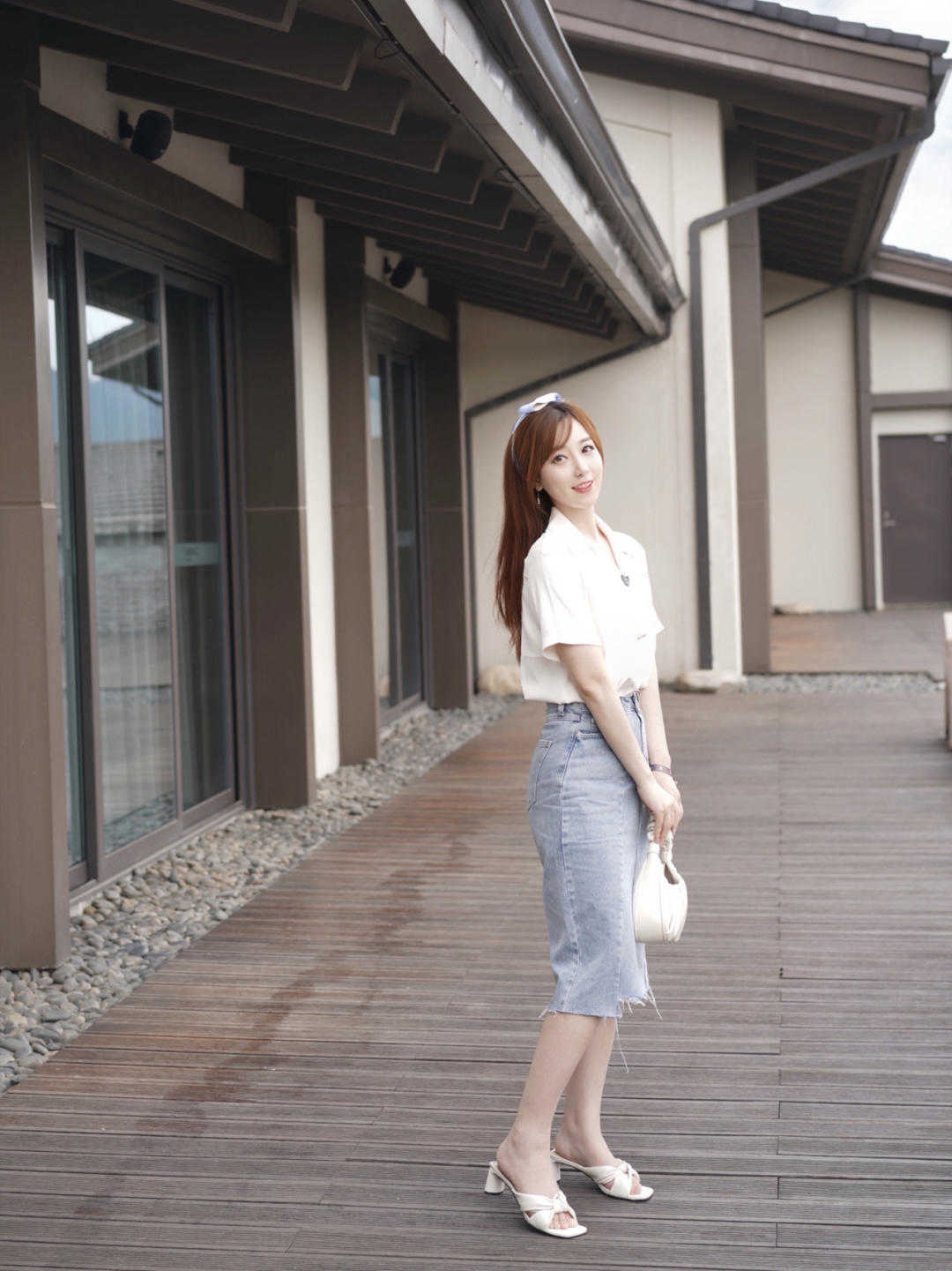 高跟鞋|牛仔裙也适合职场化,好看还减龄,可以这样穿,原来30+的女人更合适