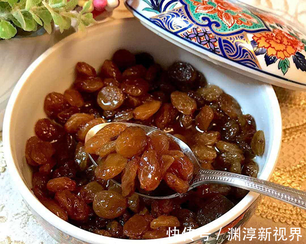 葡萄|葡萄干生吃好,还是泡水吃好很多人没吃对,难怪吃了1月没效果