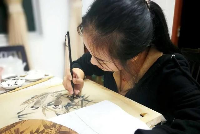 爱好|90后女孩，人美书法也美，能写小楷会画国画