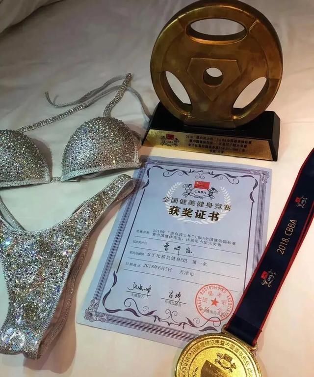 身材|女子健美冠军，用身材向你证明，女性健身只会让你更好看