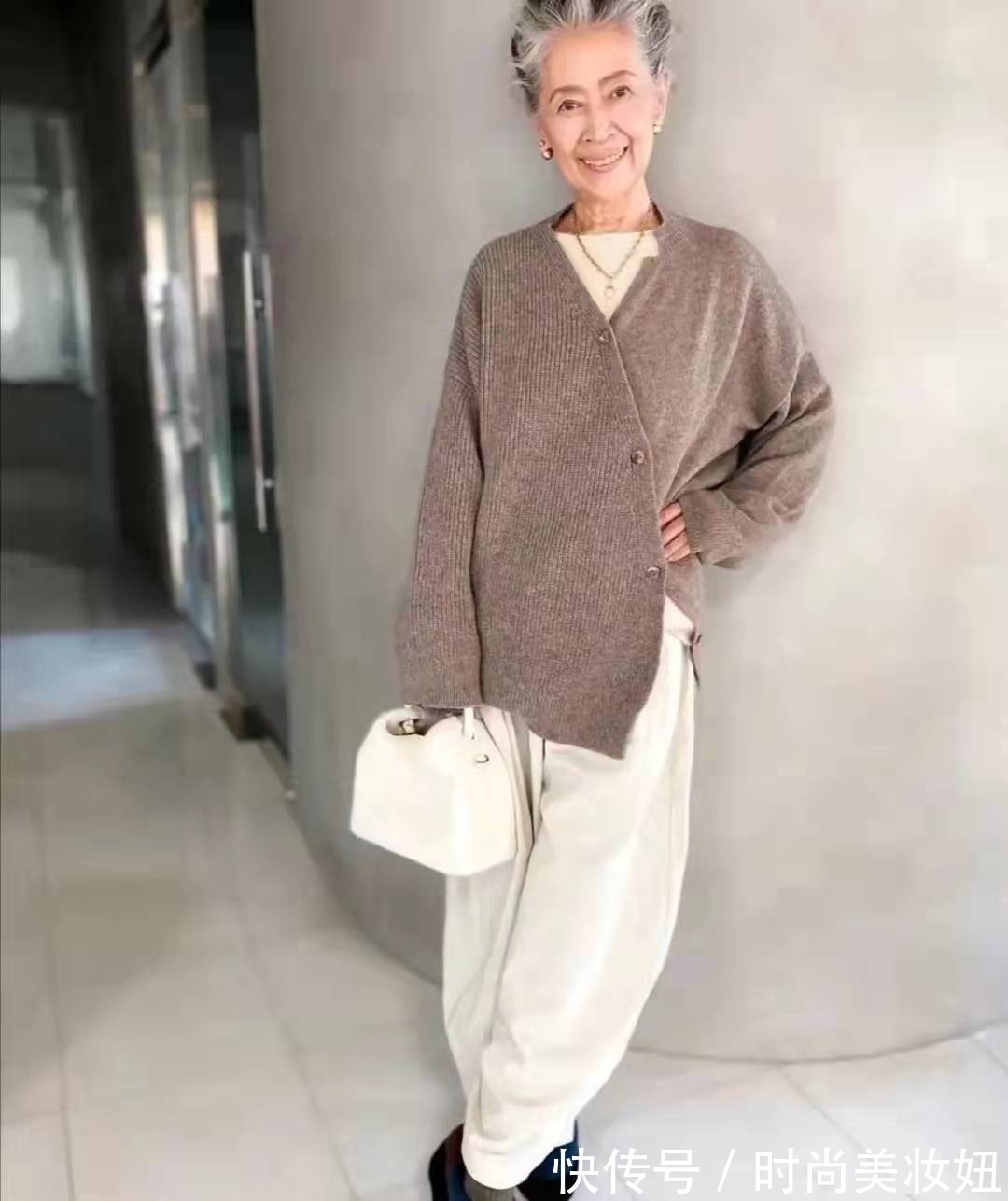 大长腿|精致的女人从不在乎年龄,看这位71岁奶奶的打扮,精致洋气
