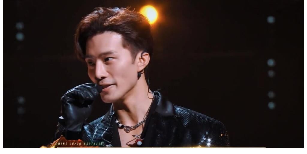 《追光吧》开播,4大改变去油成功,初舞台诚意满满,3大黑马惊艳全场