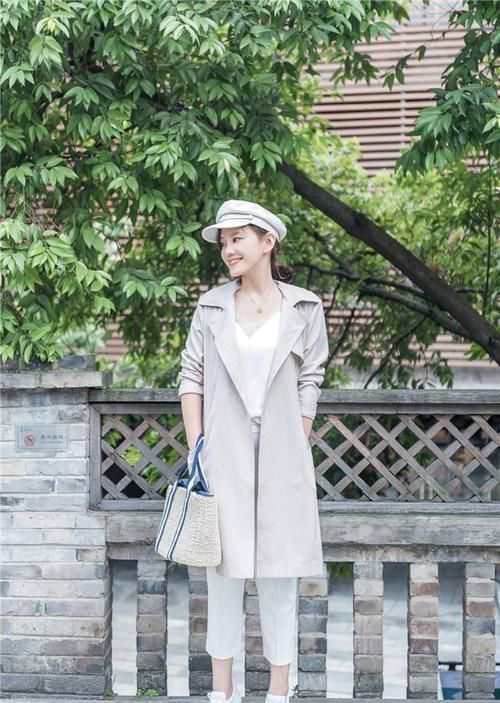 今年穿风衣，不建议你配阔腿裤，这“2条”裤子更合拍，遮肉显高