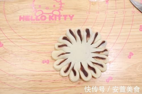 快过年了,教你用1块面做3种酥皮点心,菊花酥桃花酥漂亮又好吃