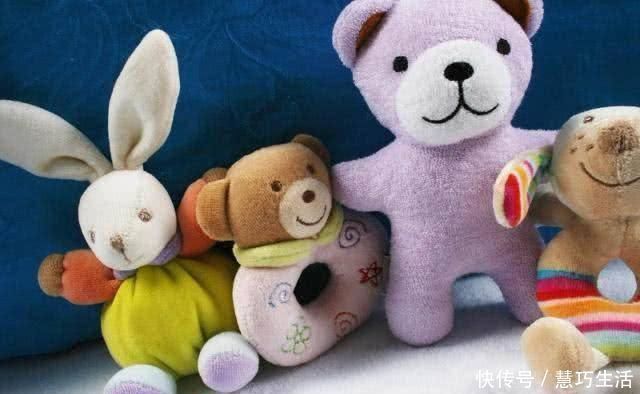 毛绒玩具|这5种危险的玩具，妈妈有多远就扔多远，别等孩子出事了再后悔