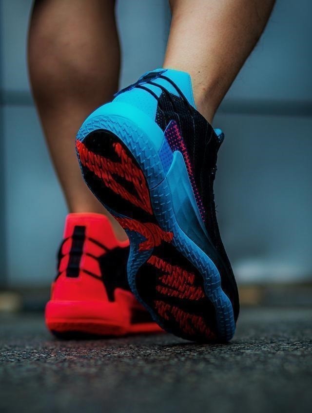 visionary 鸳鸯撞色+裸眼3D!上脚这双鞋,谁都忍不住多看两眼