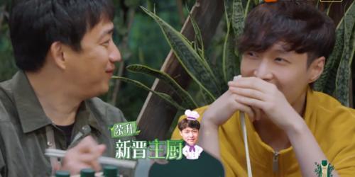 張藝興|張藝興當(dāng)主廚做飯,味道好不好?鏡頭掃到桌上后,真相藏不住了