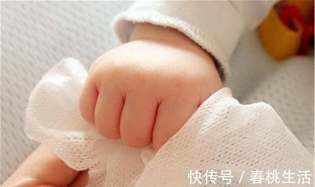 父母|宝宝总是流口水，有四种正常情况和四种异常情况，父母注意区分