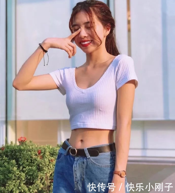 辣妈高跟鞋搭配出街,让自己看上去更美丽