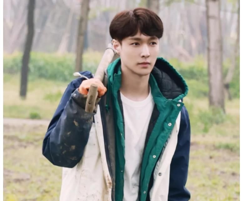 張藝興顏值管理崩塌,清早素顏狀態(tài)被吐槽不如素人,這還是男神?