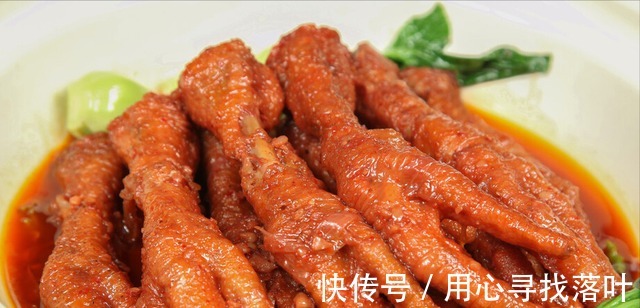 做虎皮鸡爪记住“1煮1泡”窍门，鸡爪快速起皱脱骨，皮酥肉嫩！