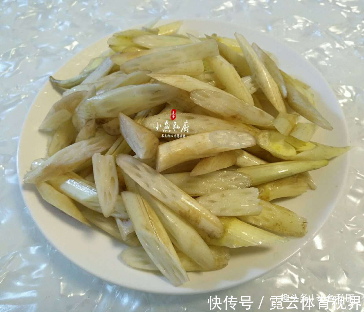  藕带|女儿最爱这道菜，简单炒一炒，酸辣爽口，比肉还香，现在吃正当季