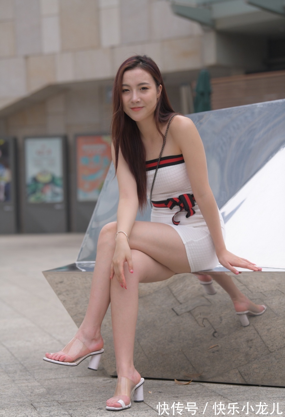 清新脱俗|小姐姐的连衣裙,不仅造型时尚,还清新脱俗!