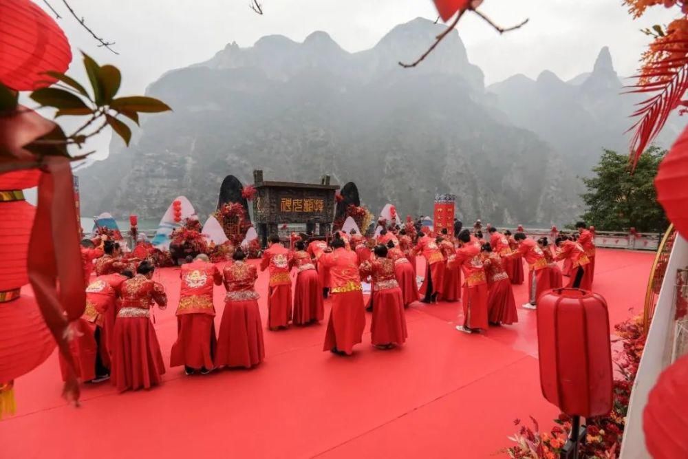 红叶|19对红叶恋人在巫山神女峰下见证爱情