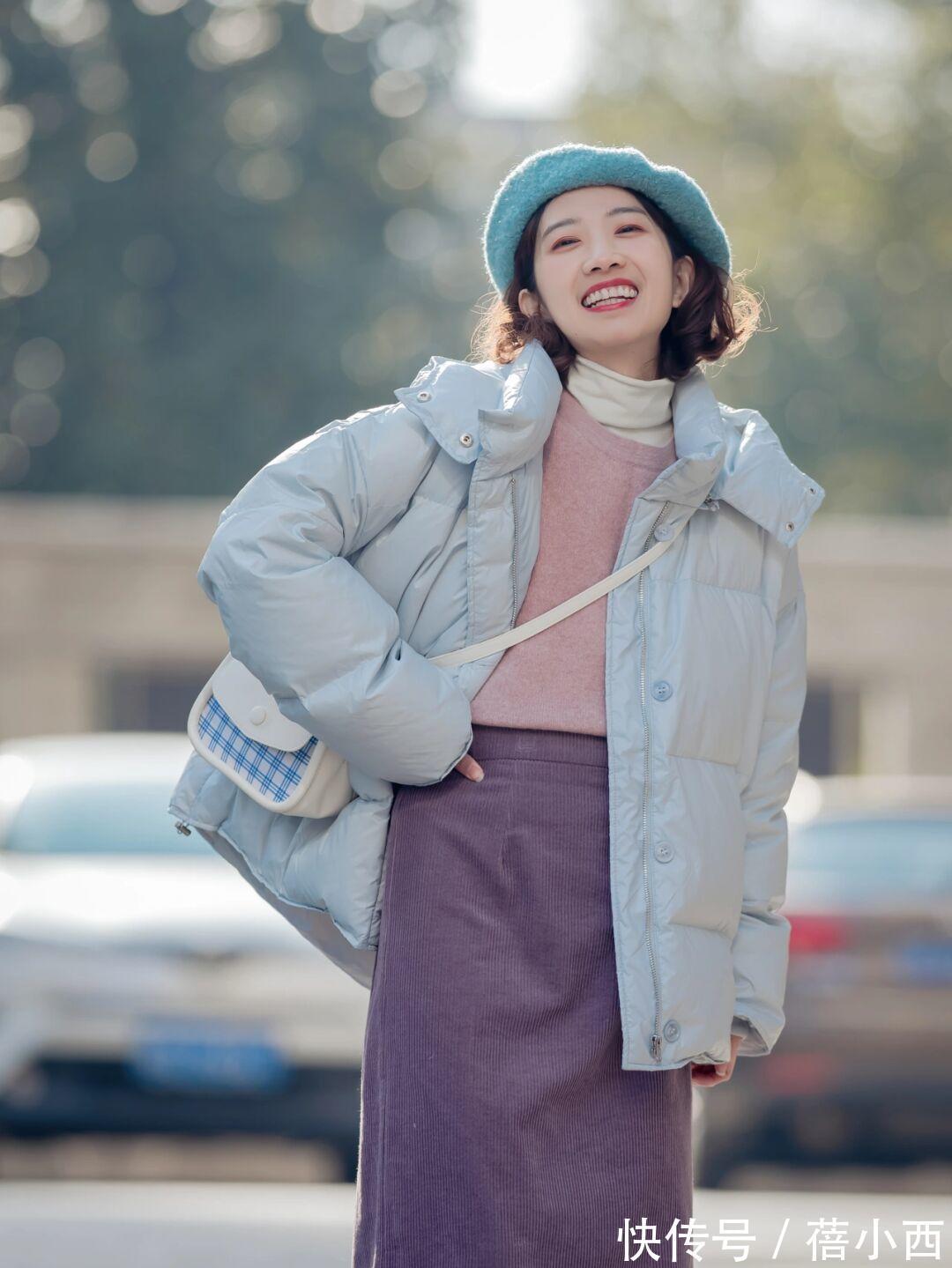 女生 “短羽绒服”才是小个子女生的冬日必备,配半身裙、裤子高级时髦