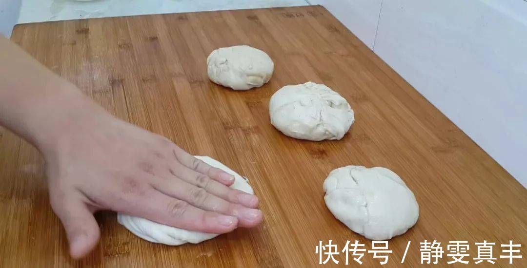 鸡蛋灌饼|吃早餐蛋糕的新方法，淋上蛋液，比手抓蛋糕简单，比鸡蛋灌饼好