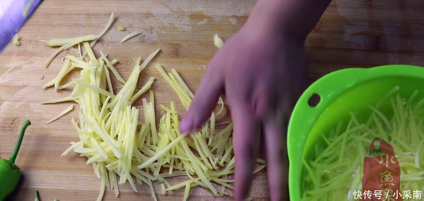 翻炒均匀|酸辣土豆丝:为什么总做不出饭店的味道?原来做法是错的