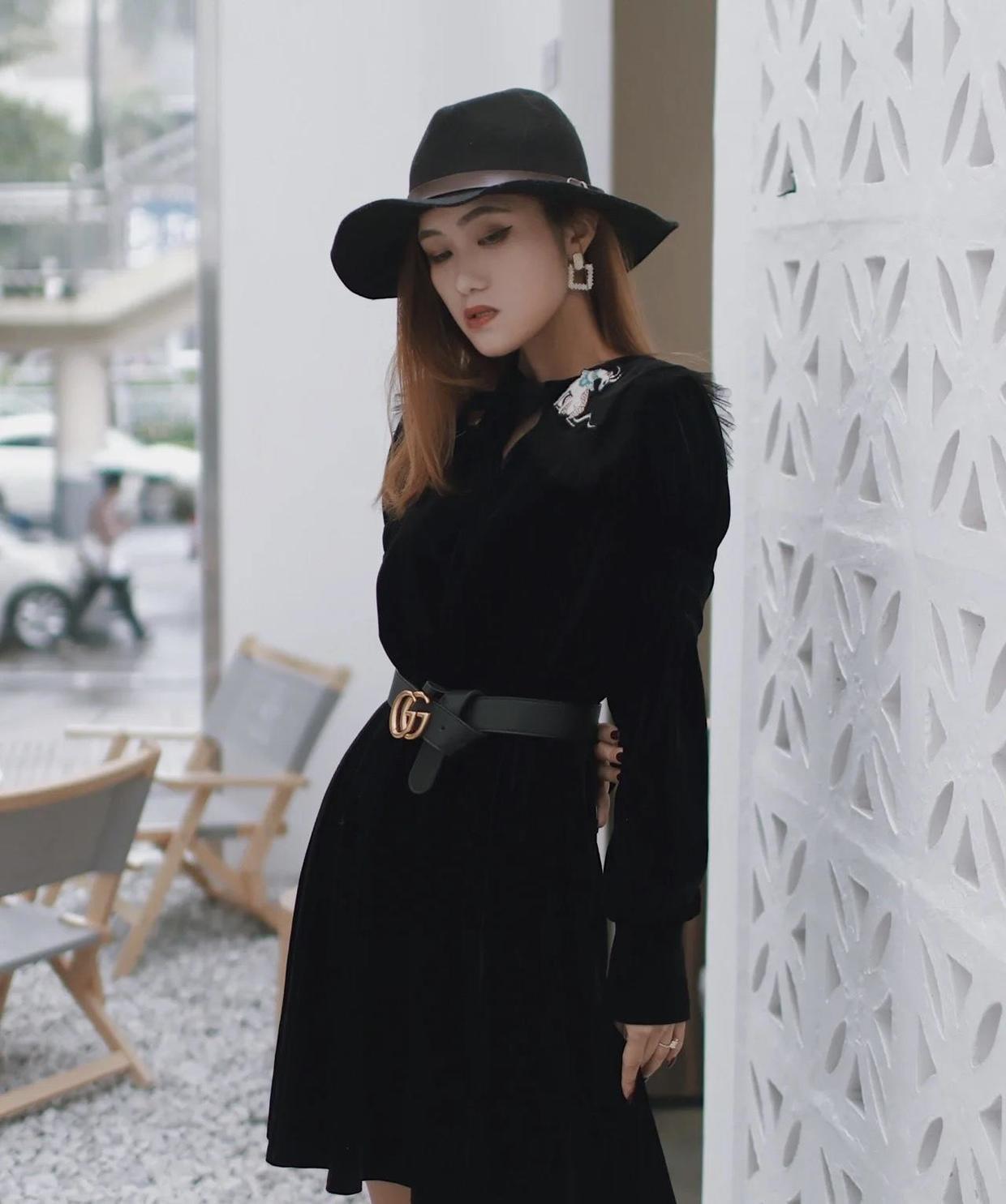 穿搭|秋冬怎么穿才洋气,试一试“丝绒连衣裙”端庄优雅,漂亮大方!