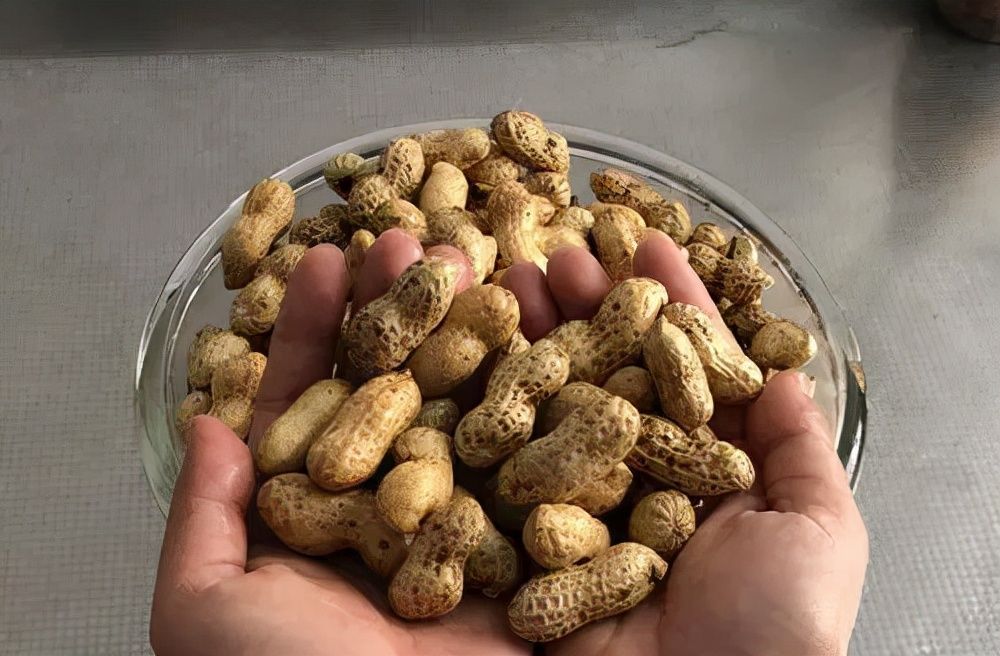慢性疾病|高血压人群吃花生,到底是升血压还是降血压?用新研究结论告诉你
