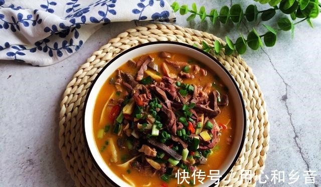 羊杂|一个人吃饭也不将就,千张配它煮一锅,酸辣开胃,好吃管饱不长肉!