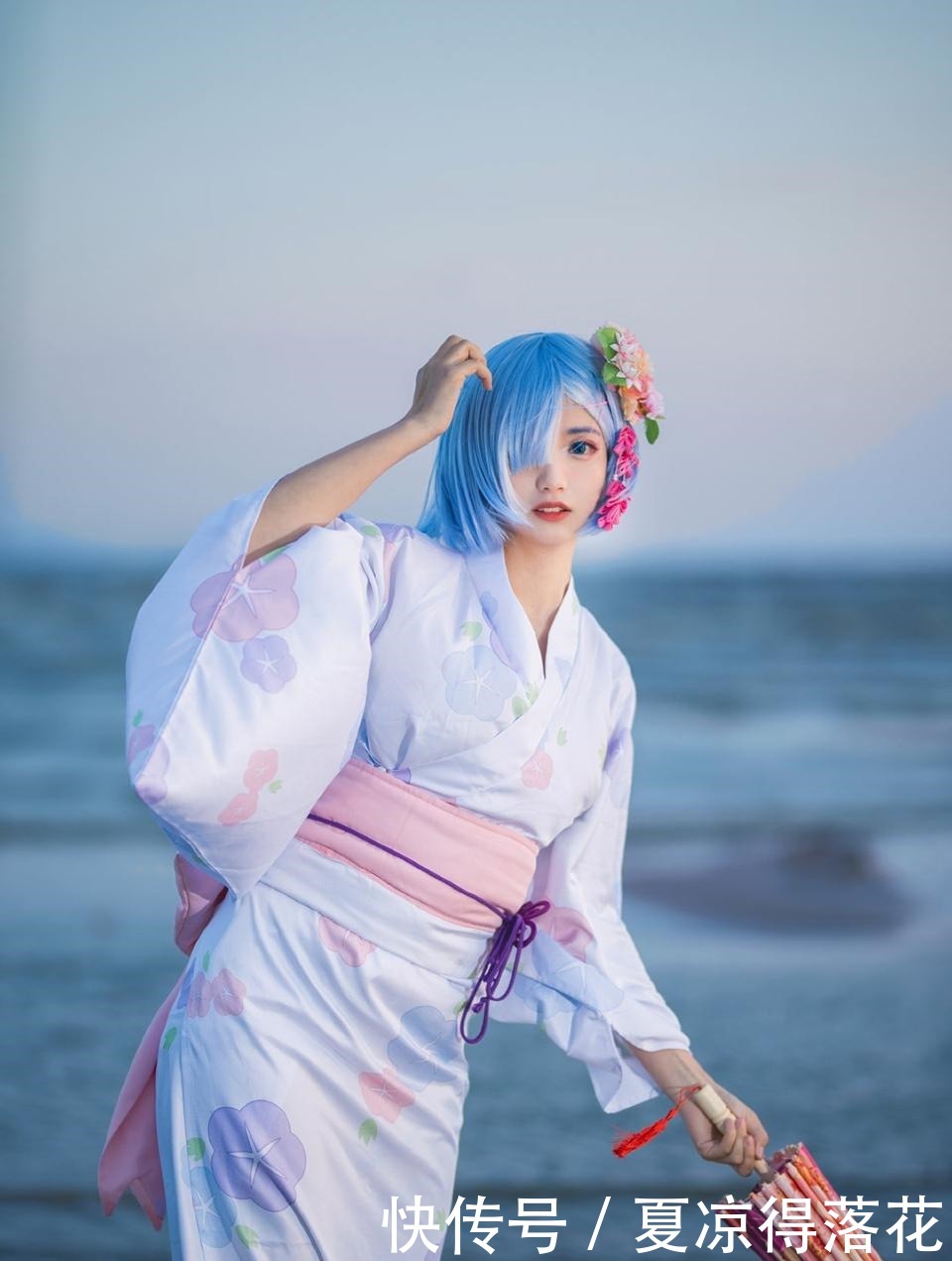 萌妹|Reo蕾姆海边COS,身穿和服眼神无辜,赤着小脚的她邀请你“玩耍”!
