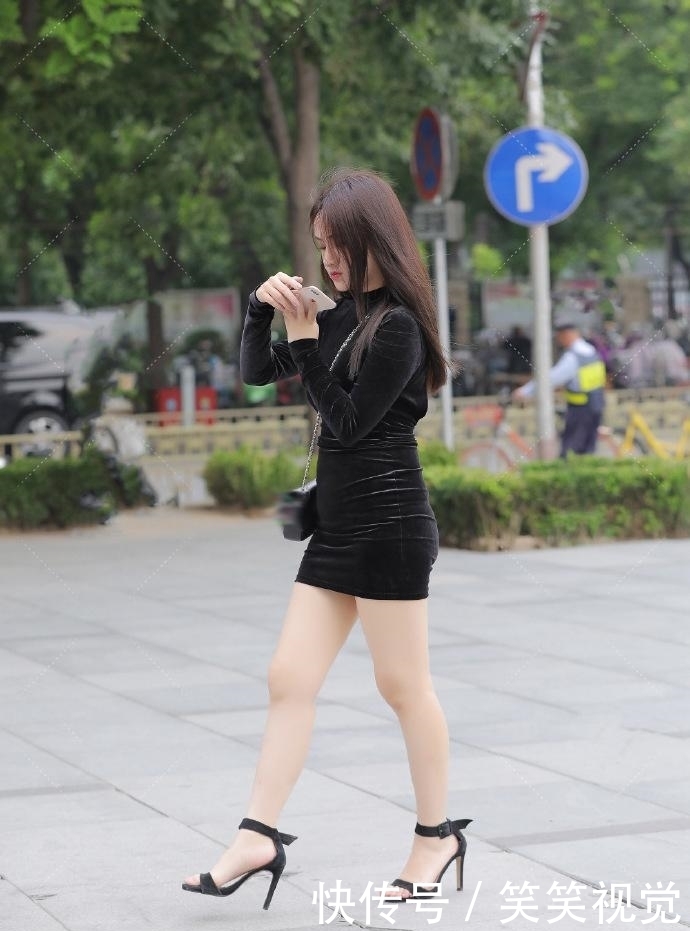 时髦|街拍:时髦的裙子,穿出曲线身材,更显美丽大方!