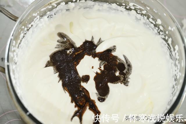 蛋黄|入冬必备的甜点！焦糖饼干咖啡奶油蛋糕，爱上这香浓的美味