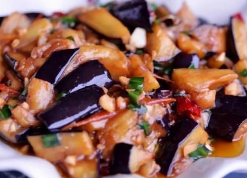 营养师告诉我：这4道素菜比荤菜还更“长肉”，吃一口都嫌多！