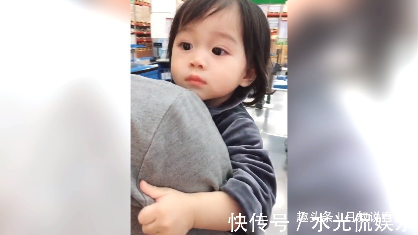 小情人|女儿被妈妈凶了,直接去找老爸,网友希望爸爸抱一下