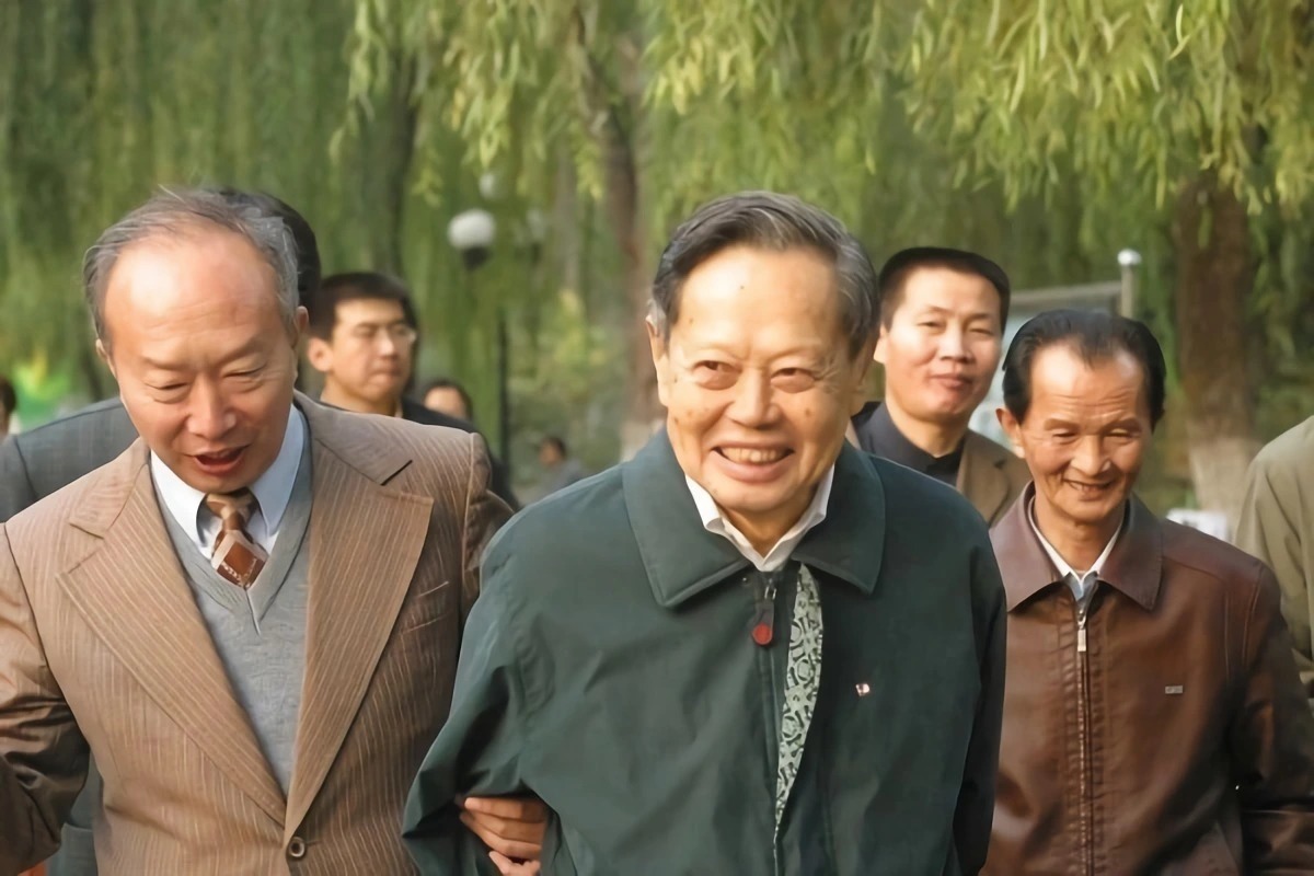 物理|在华为任职的高材生,大多都是来自哪个学校的?是清华还是北大?