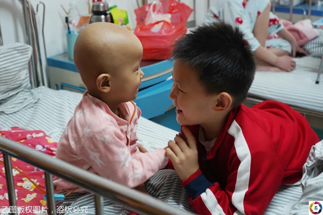 张影影|女童患病5个月双目失明,吃不到饭急得大哭,隔着屏幕都心疼