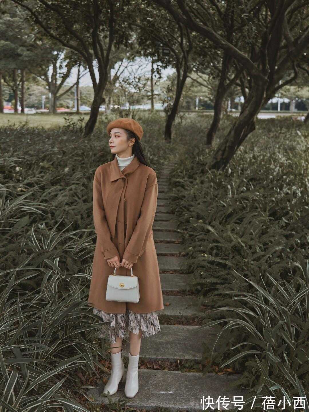 搭配|秋冬大衣建议少穿黑白灰,试试这2种“高级色”,时髦又显气质