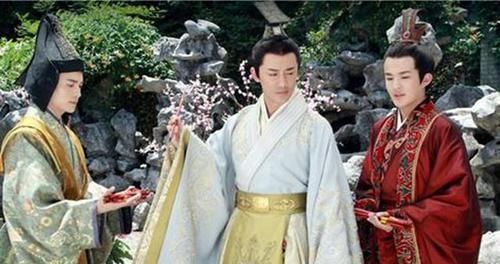 一个人|权力要合理分配，若一个人太独裁，那么，其结果往往是权力被架空