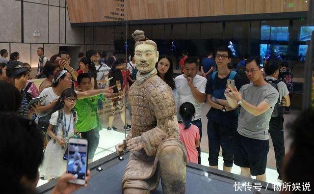 兵马俑挖出一个2000年“特种兵”,脸上涂迷彩油,曾被估价1