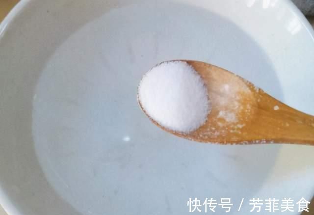 炸馒头片,别裹鸡蛋液了,教你1招技巧,馒头片外酥里嫩,不吸油