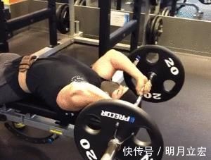 t181cm日本肌肉壮男走红,每天深蹲练出大粗腿,网友不淡定了