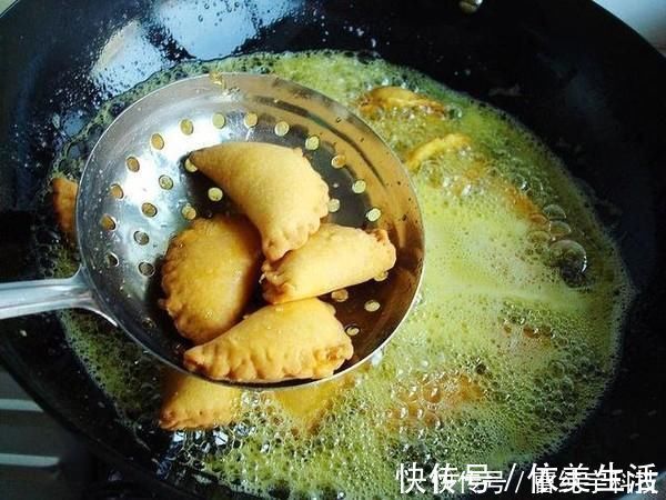 面粉|家里有面粉一定要学做它,不用烤箱,咬一口又香又脆,孩子抢着吃