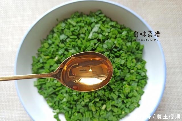 搅拌均匀|懒人春卷的做法，不和面，也不揉面，5分钟出锅，外酥里嫩又解馋