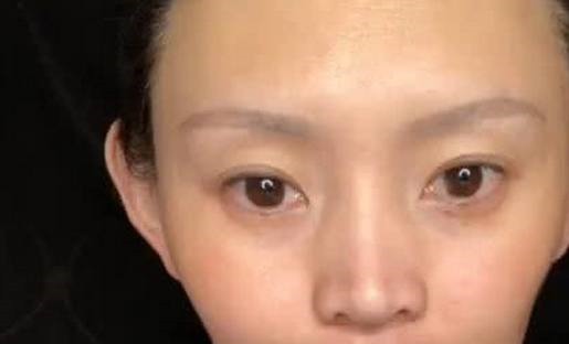 姑娘嫌自己像马云,没钱整容努力学习化妆,男人看后移不开眼