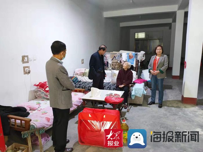 新闻记者|牡丹区精神病医院重阳节走访慰问辖区百岁老人