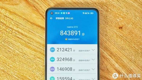 后盖|新品评测 篇八十六：realme GT2上手：环保不等于取消充电器，颜值、性能还要第一梯队