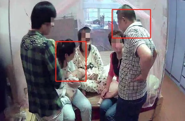 宝妈|“俺在喂奶,公公在一旁逗娃”,25岁宝妈哭泣自述无法阻止