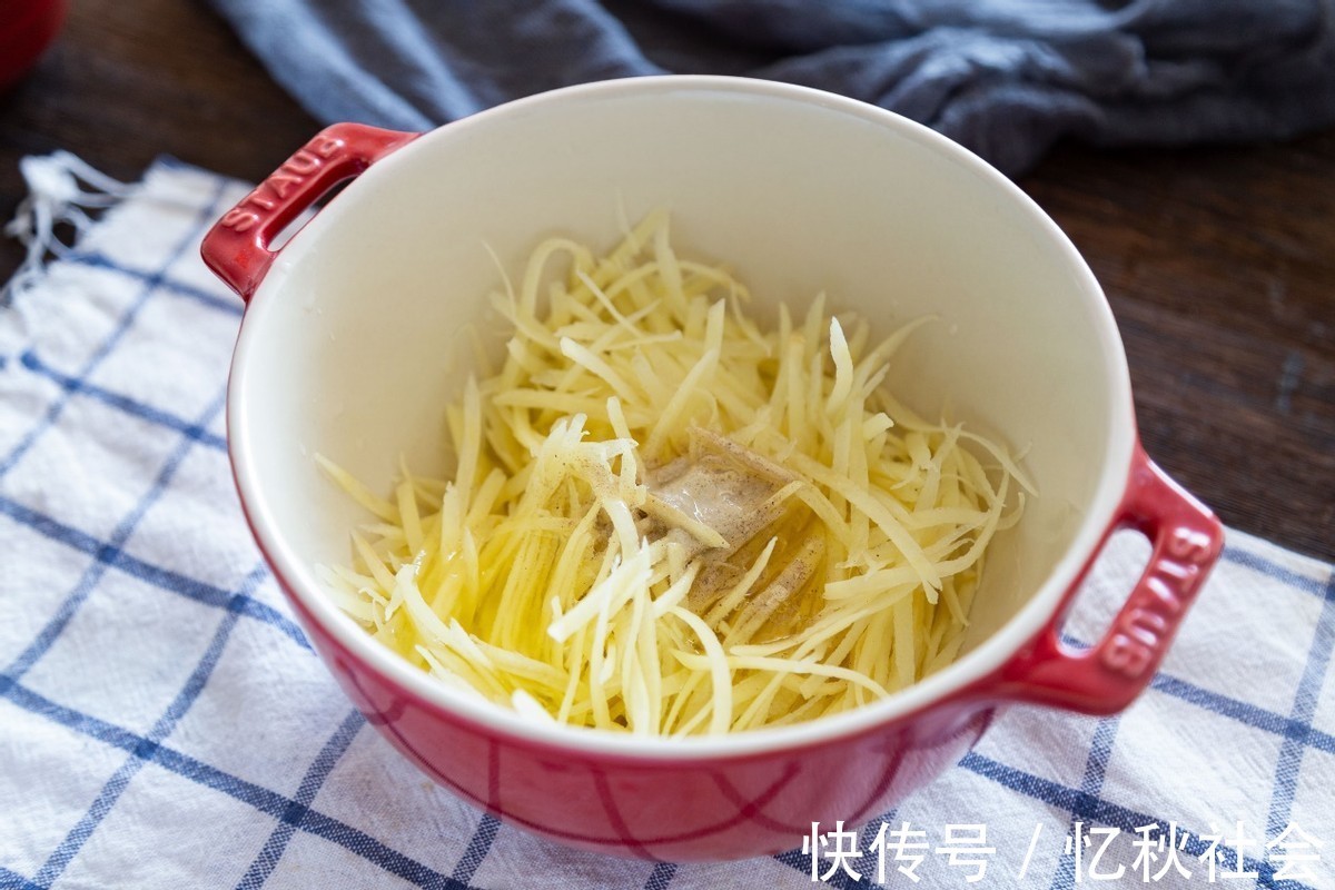 肉香|土豆不要炒着吃了，加上鸡蛋简单一做，吃着比肉香