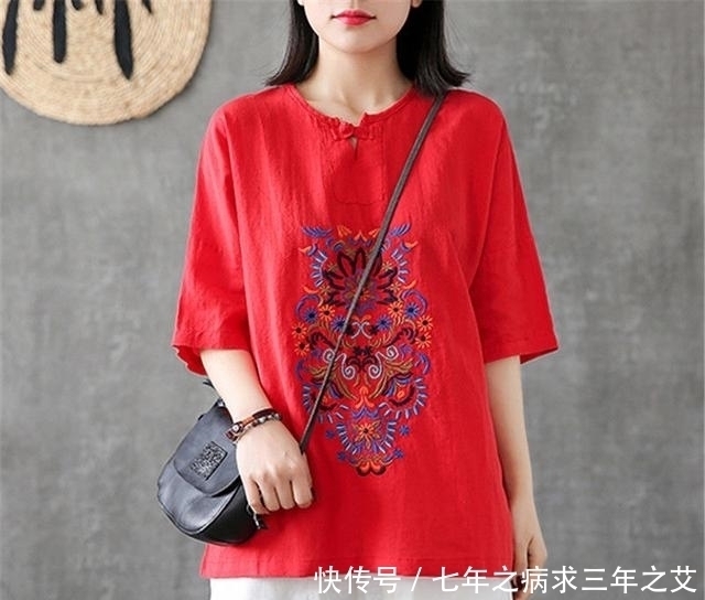 打扮|70后女人初夏该有的打扮一身“棉麻衫”,衬出花容月貌