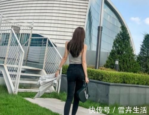 时尚女孩 小姐姐爱穿贴身的紧身牛仔裤,发挥女神的优势