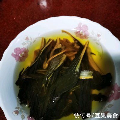 想要滋补养颜补气血,一定要喝一碗菜干骨头汤