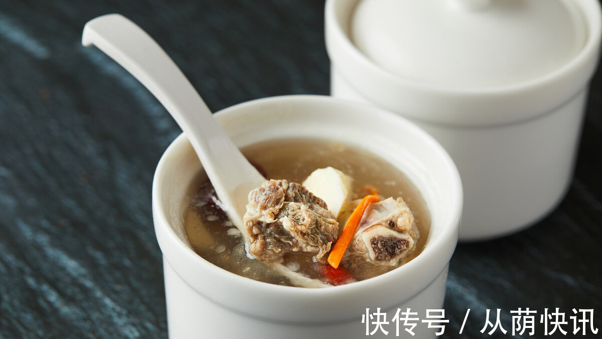 焯水|排骨直接焯水,难怪又柴又腥,焯水前加一步,排骨美味又好吃